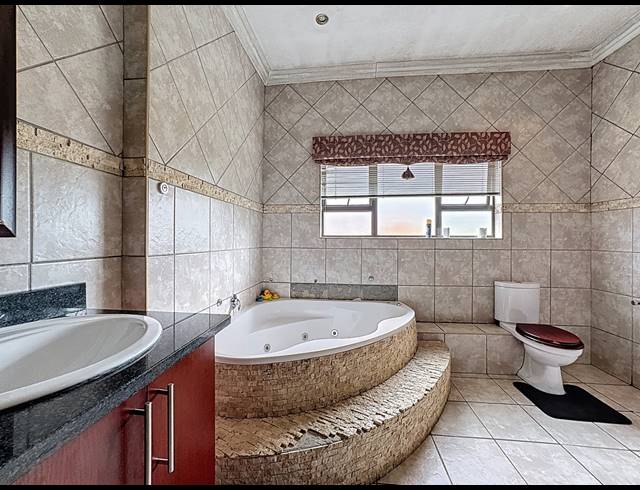 4 BEDROOM HOUSE TO LET IN LEEUWENHOF ESTATE